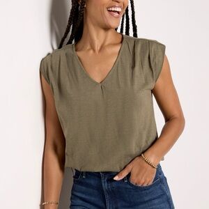 Evereve Olive Green V-Neck Cap Sleeve Tank